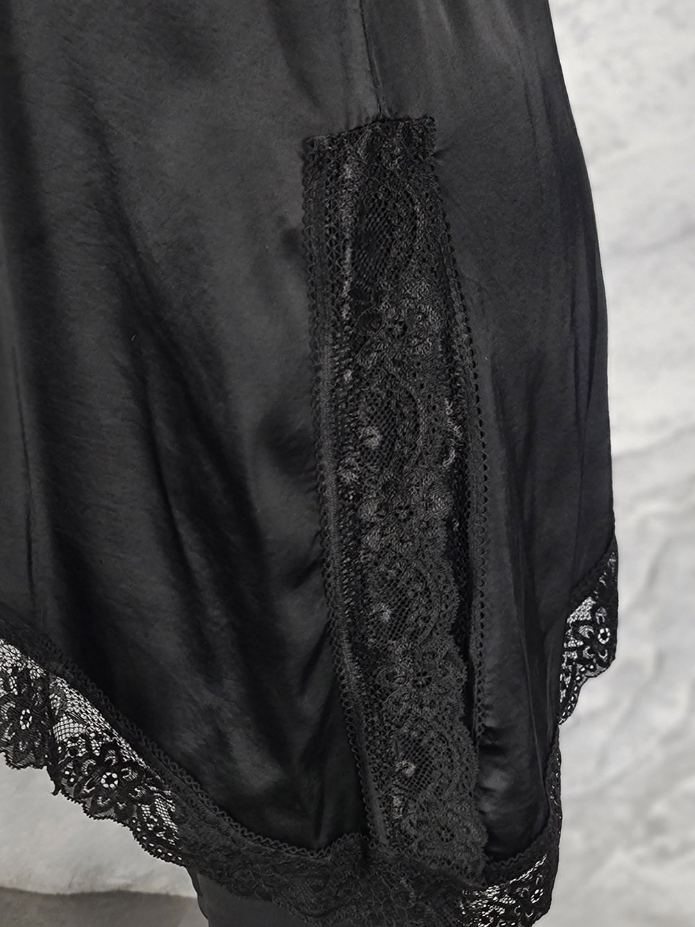 Топ WI&CO удлиненный с кружевом черный, фотография №4