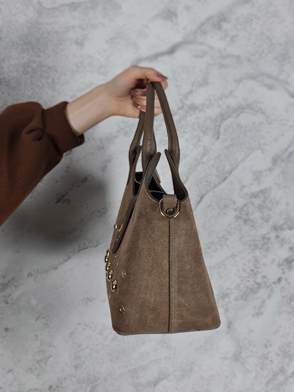 Сумка замша с заклепками бежевая , фотография №2