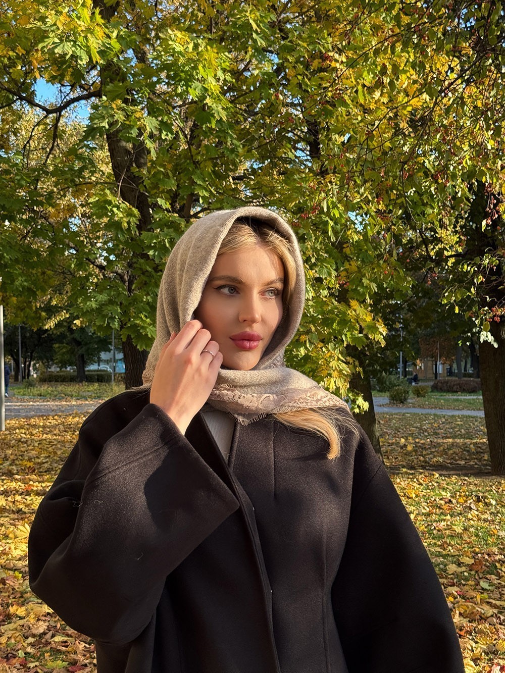 Косынка CASHMERE с кружевом бежевая , фотография №1