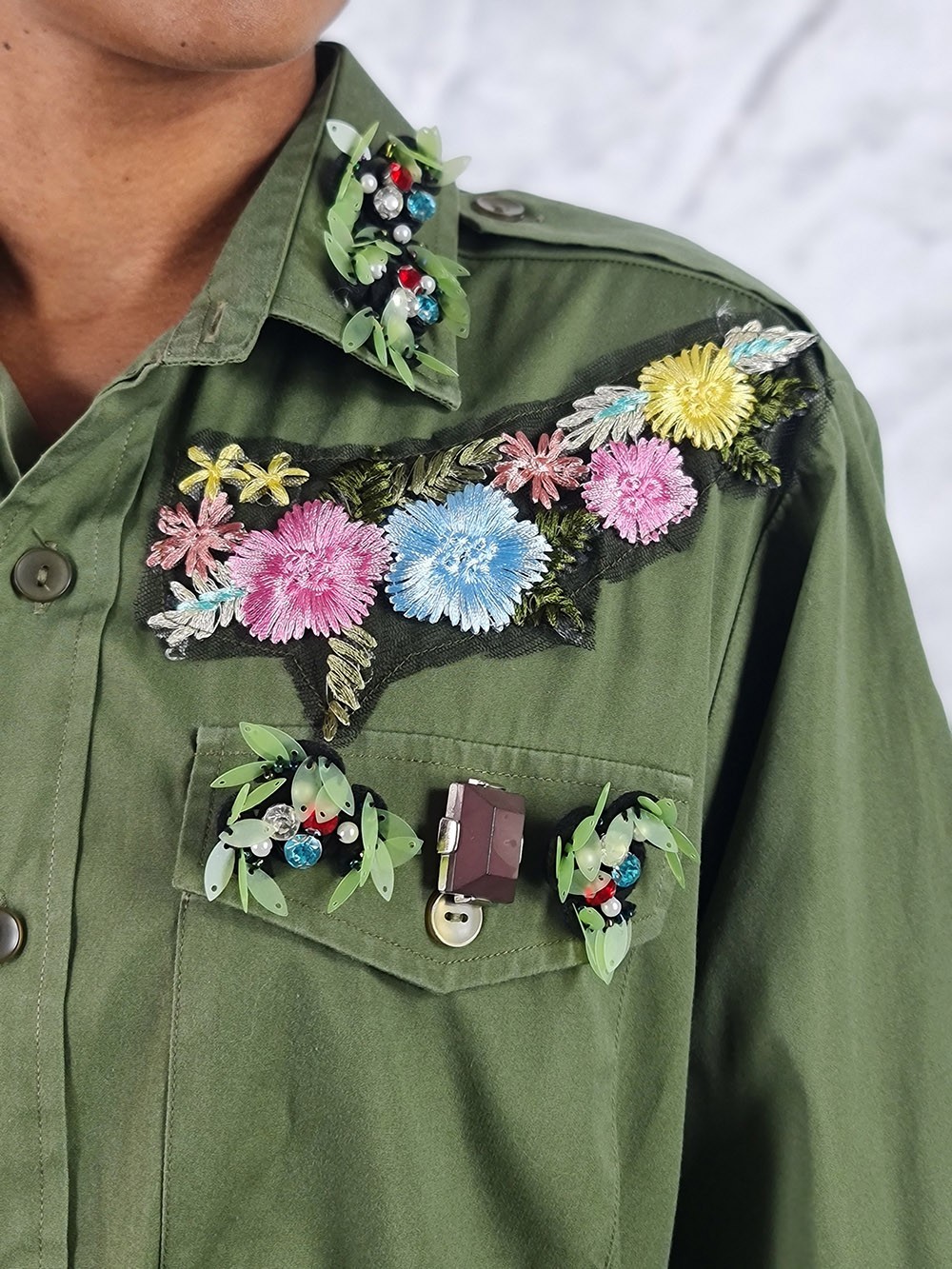 Платье-рубашка Have One с вышивкой "Цветы" хаки , фотография №5