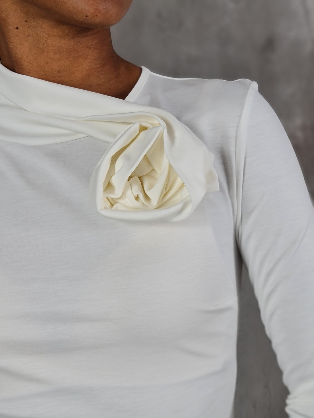 Лонгслив Imperial с цветком спереди белый, фотография №5