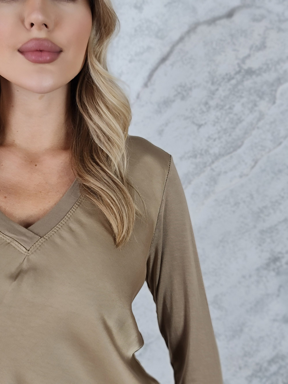 Лонгслив Elegance v-вырез бежевый, фотография №2