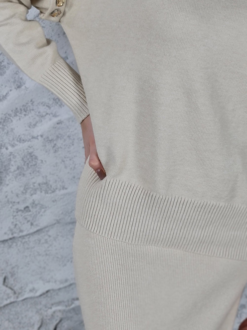 Костюм Rosa Shock джемпер юбка с камнями на рукавах молочный , фотография №2