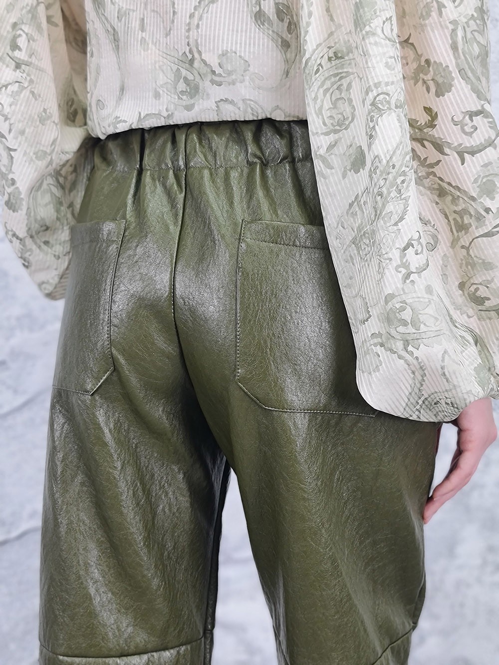 Брюки MIHO'S экокожа на завязках оливка, фотография №5