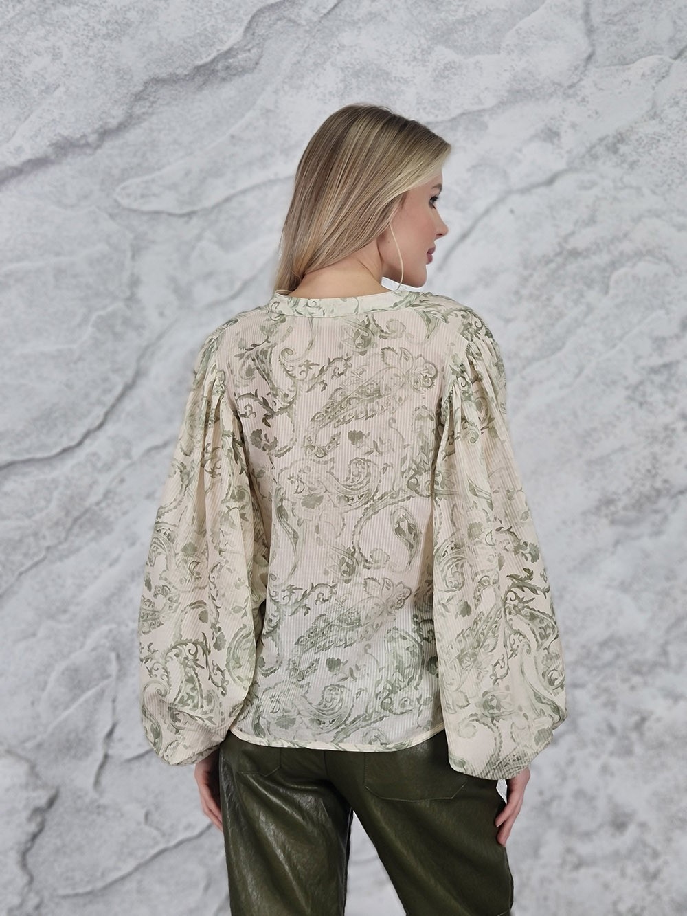 Блузка MIHO'S с зелеными узорами бежевая, фотография №4