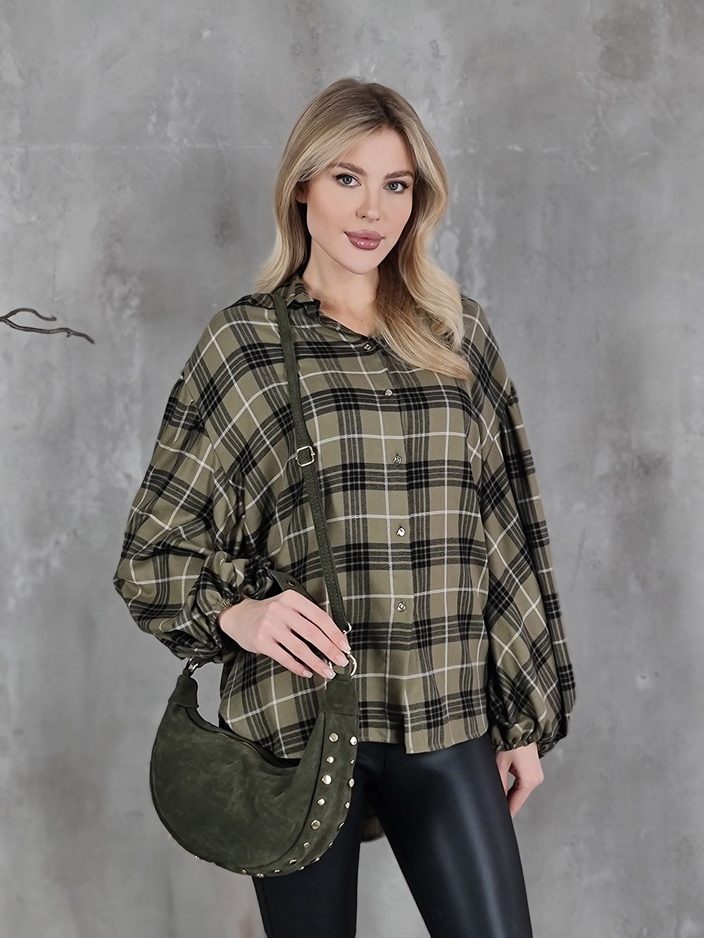 Сумка с золотыми заклепками хаки, фотография №1