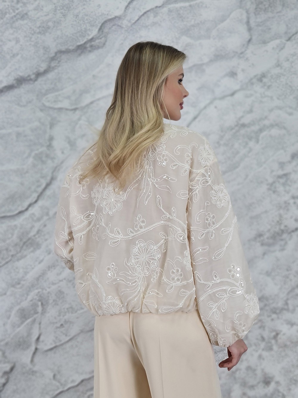Бомбер MIHO'S с кружевом и пайетками кремовый, фотография №5