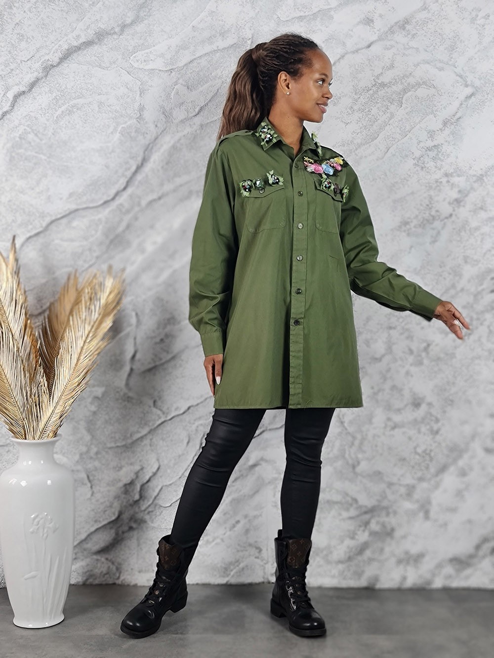 Платье-рубашка Have One с вышивкой "Цветы" хаки , фотография №2