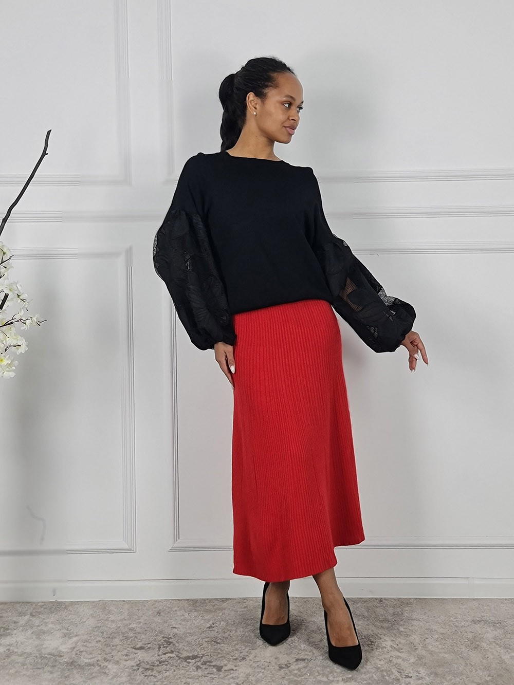 Джемпер BEAUTY WOMEN с вышивкой на рукавах черный , фотография №4