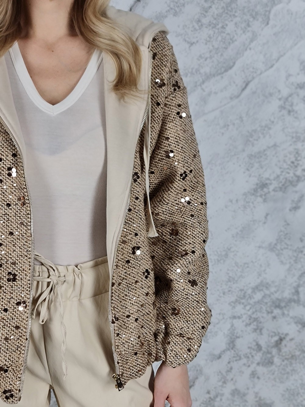 Бомбер MIHO'S с пайетками бежевый, фотография №3