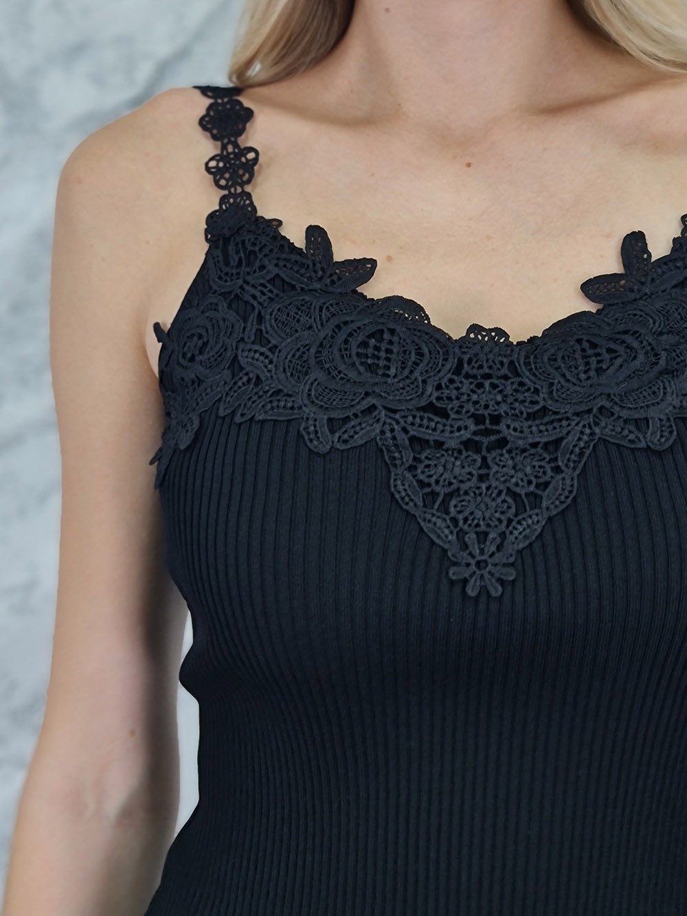 Топ BEAUTY WOMEN с вышивкой на груди черный, фотография №4