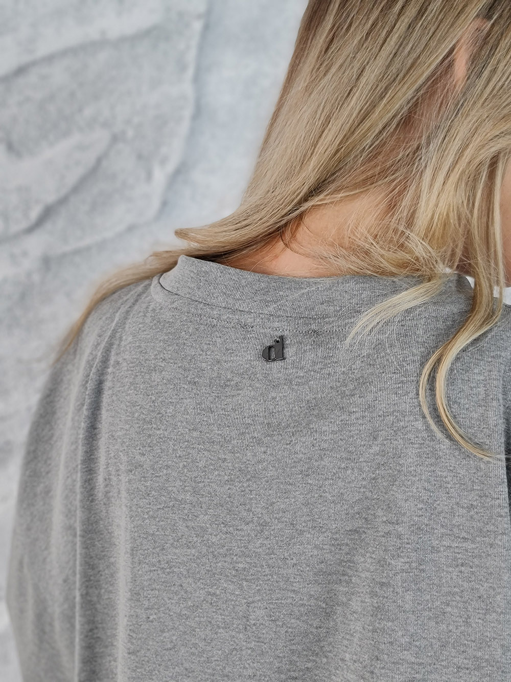 Футболка Dixie с нашивкой d серая, фотография №4