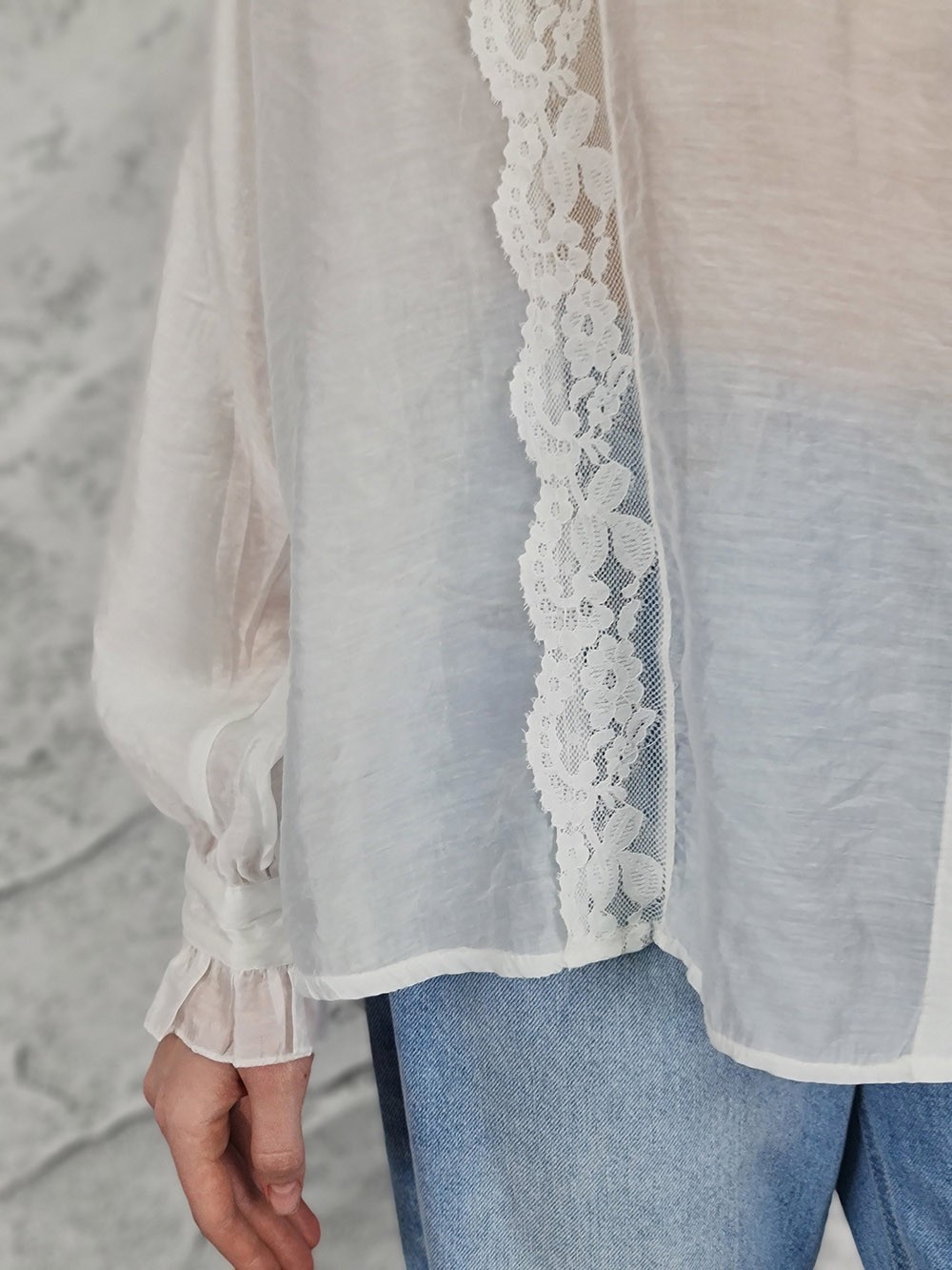 Блузка MIHO'S воротник стойка вертикальные  кружева белая, фотография №5