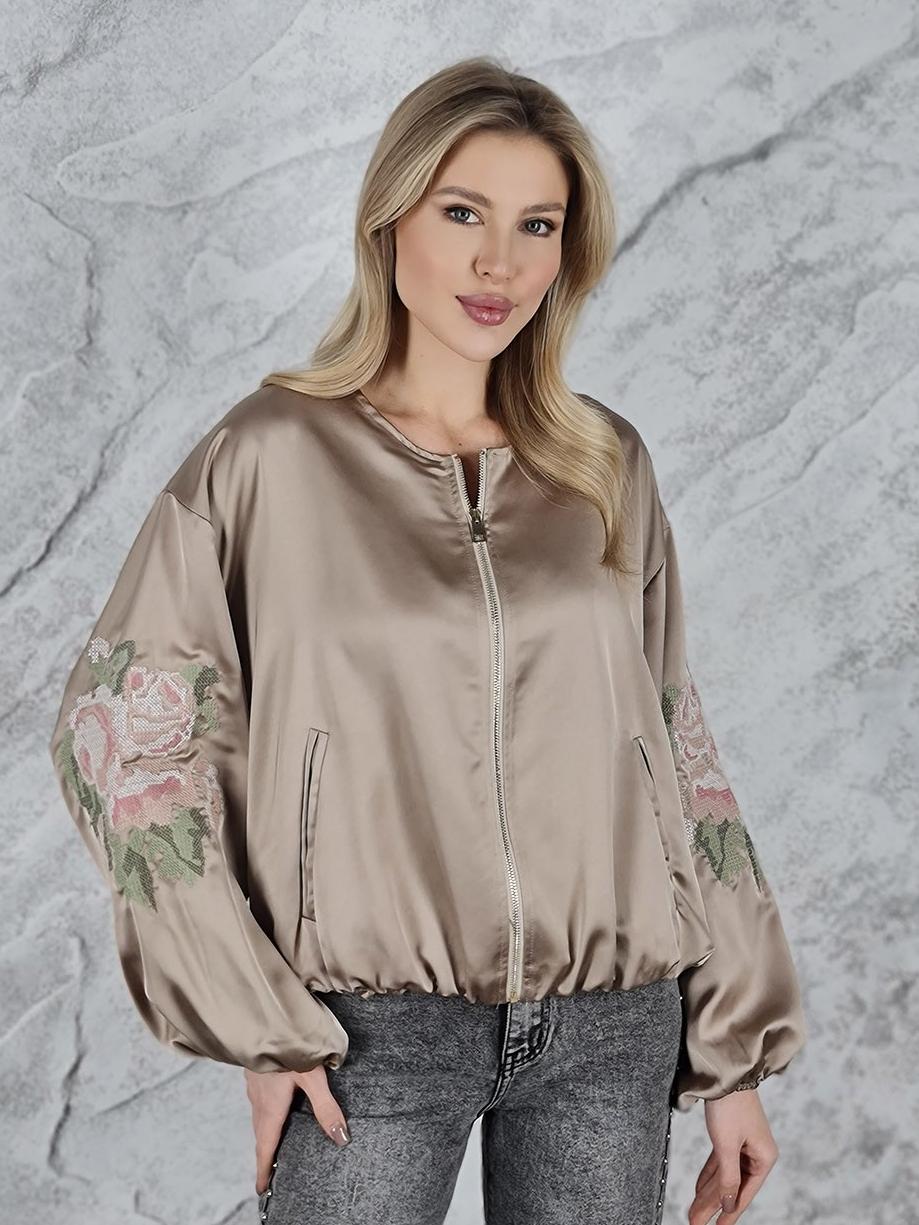 Бомбер MIHO'S атласный с вышивкой цветы на рукавах бежевый, фотография №1