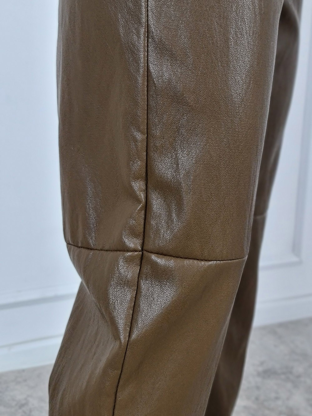 Брюки MIHO'S экокожа на завязках темный шоколад, фотография №4