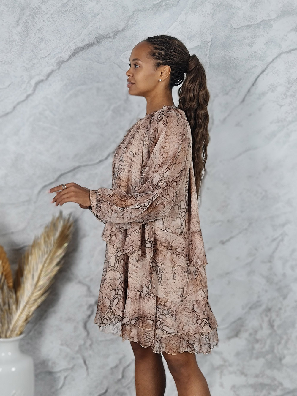 Платье Imperial змеиный принт бежевое, фотография №3