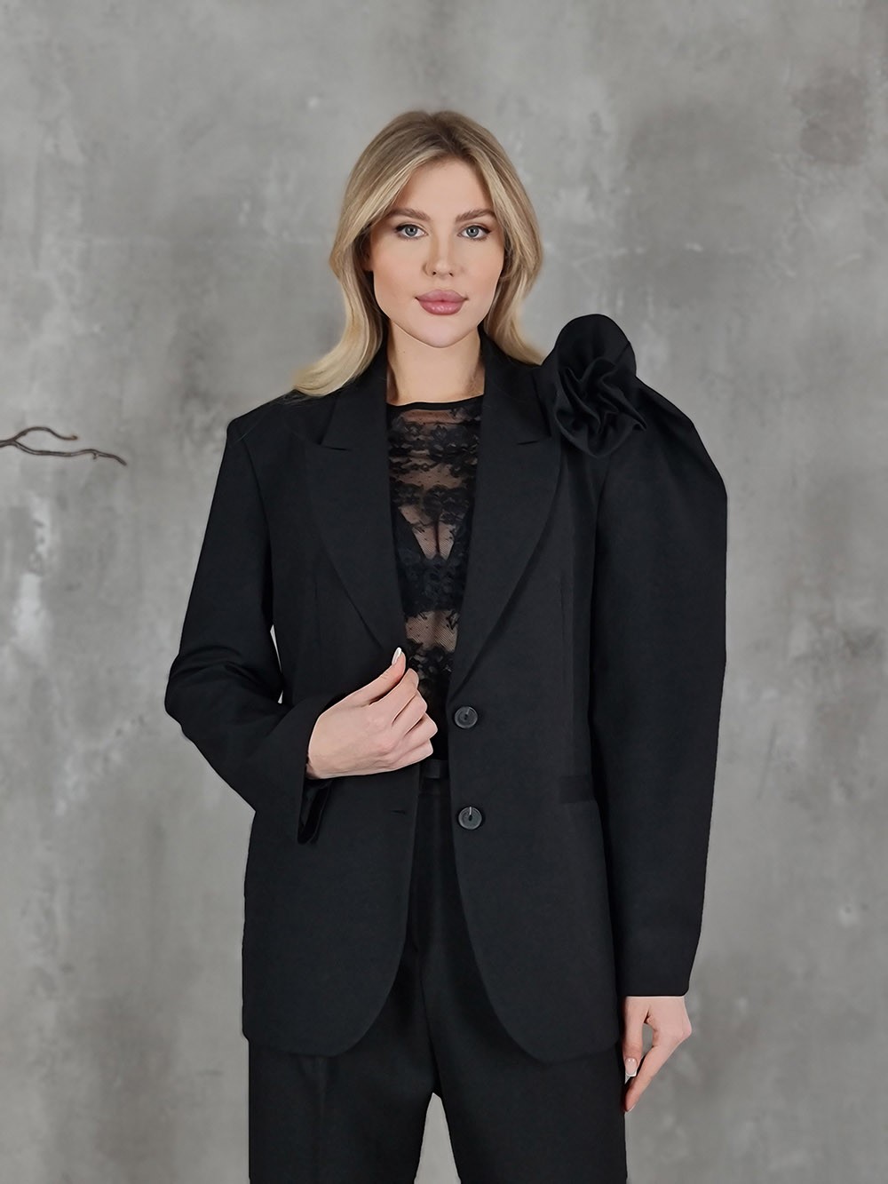 Пиджак Imperial с цветком на плече черный, фотография №3