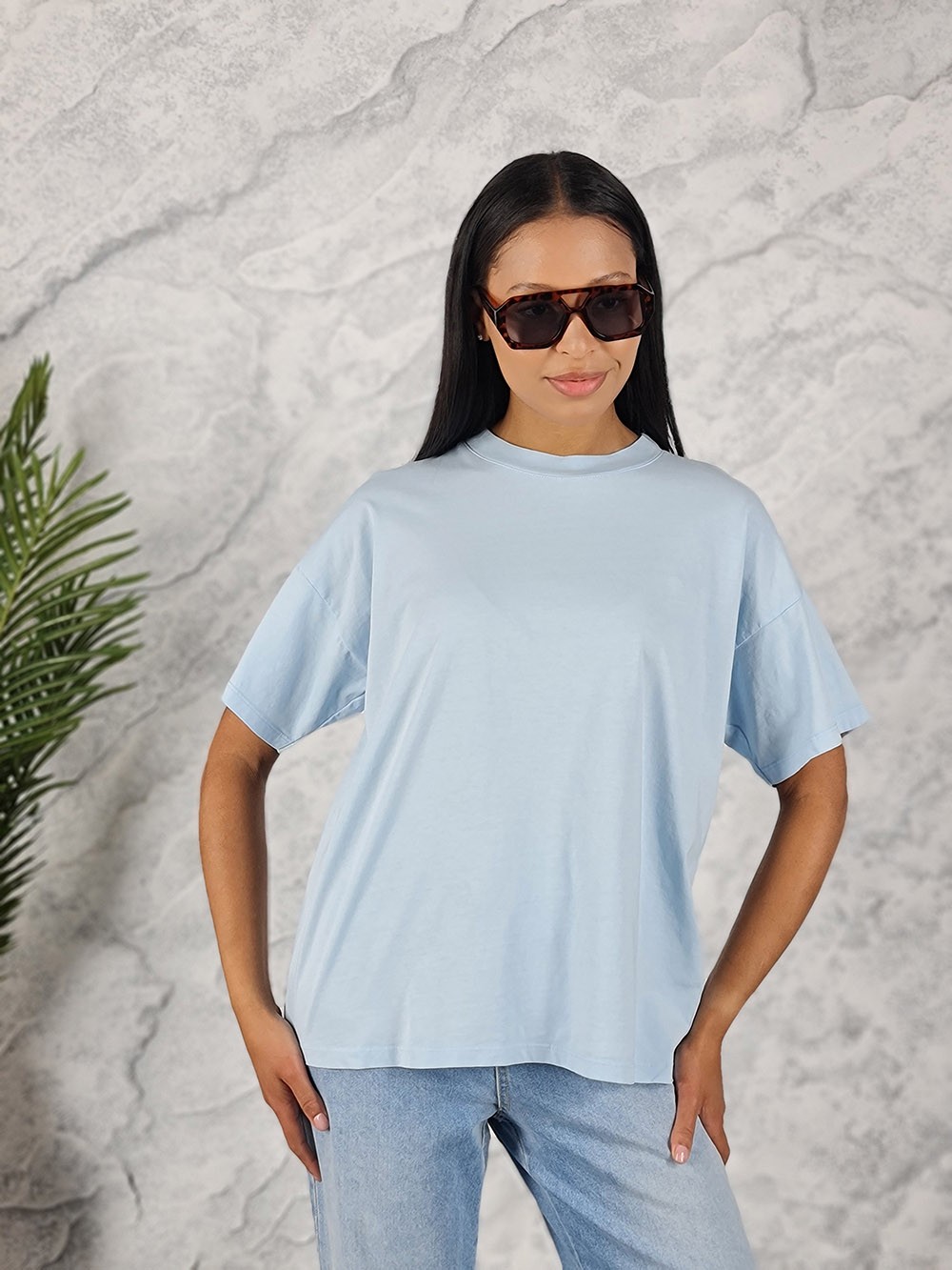 Футболка Vicolo базовая свободного кроя с широким воротом голубая, фотография №1