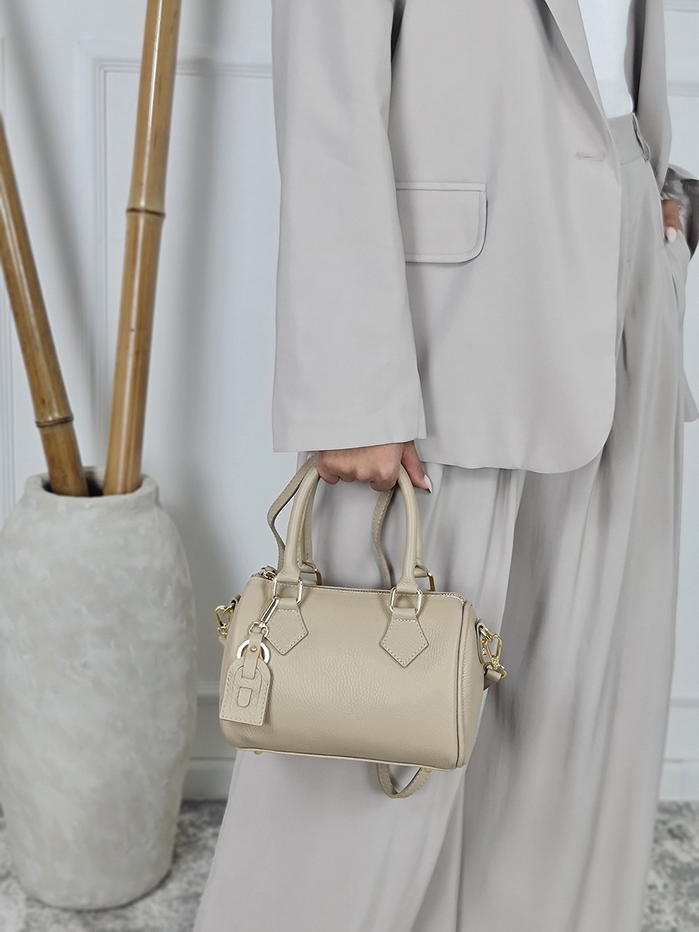 Сумка из натуральной кожи с золотой молнией маленькая бежевая, фотография №1