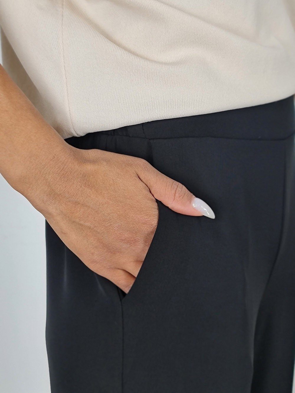 Брюки imperial с защипами на застежке резинка сзади черные, фотография №4