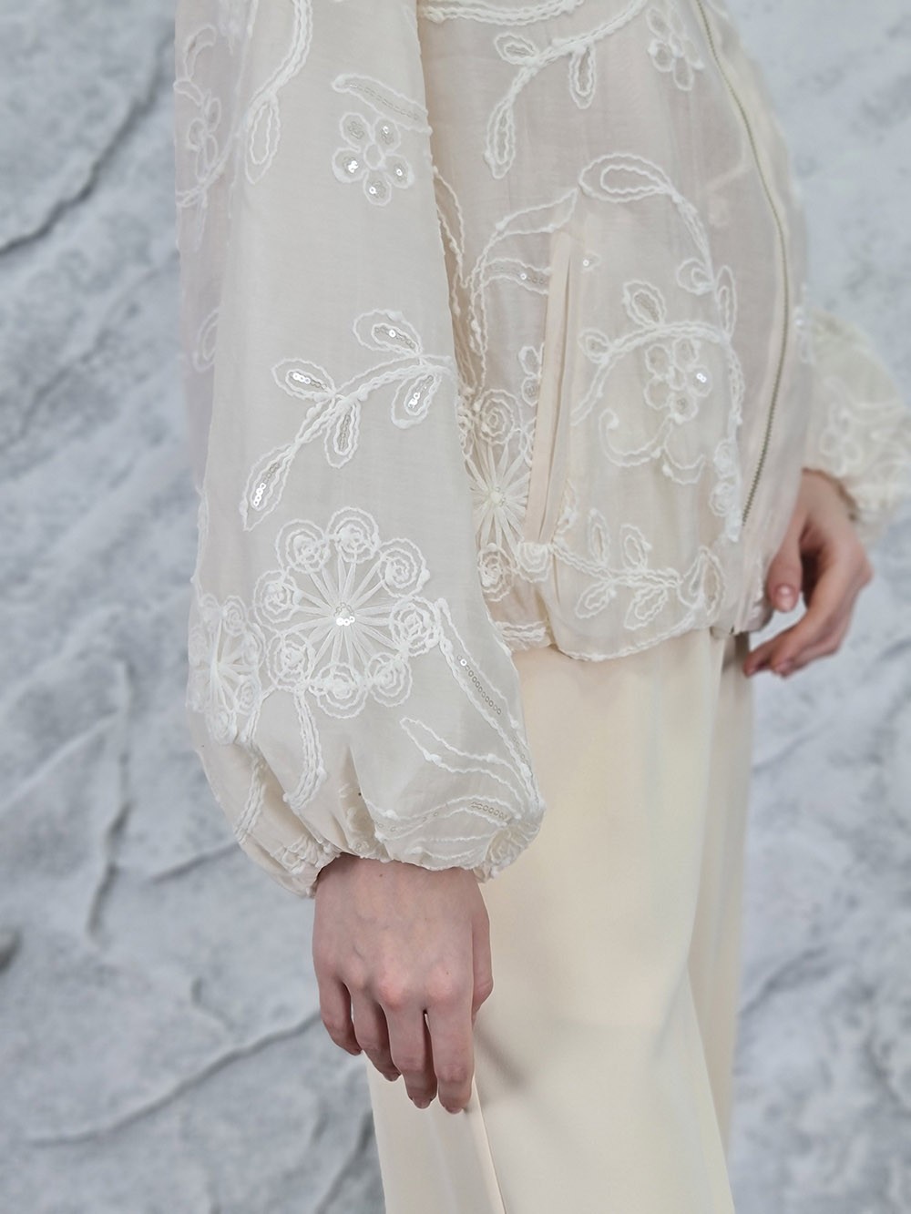 Бомбер MIHO'S с кружевом и пайетками кремовый, фотография №4