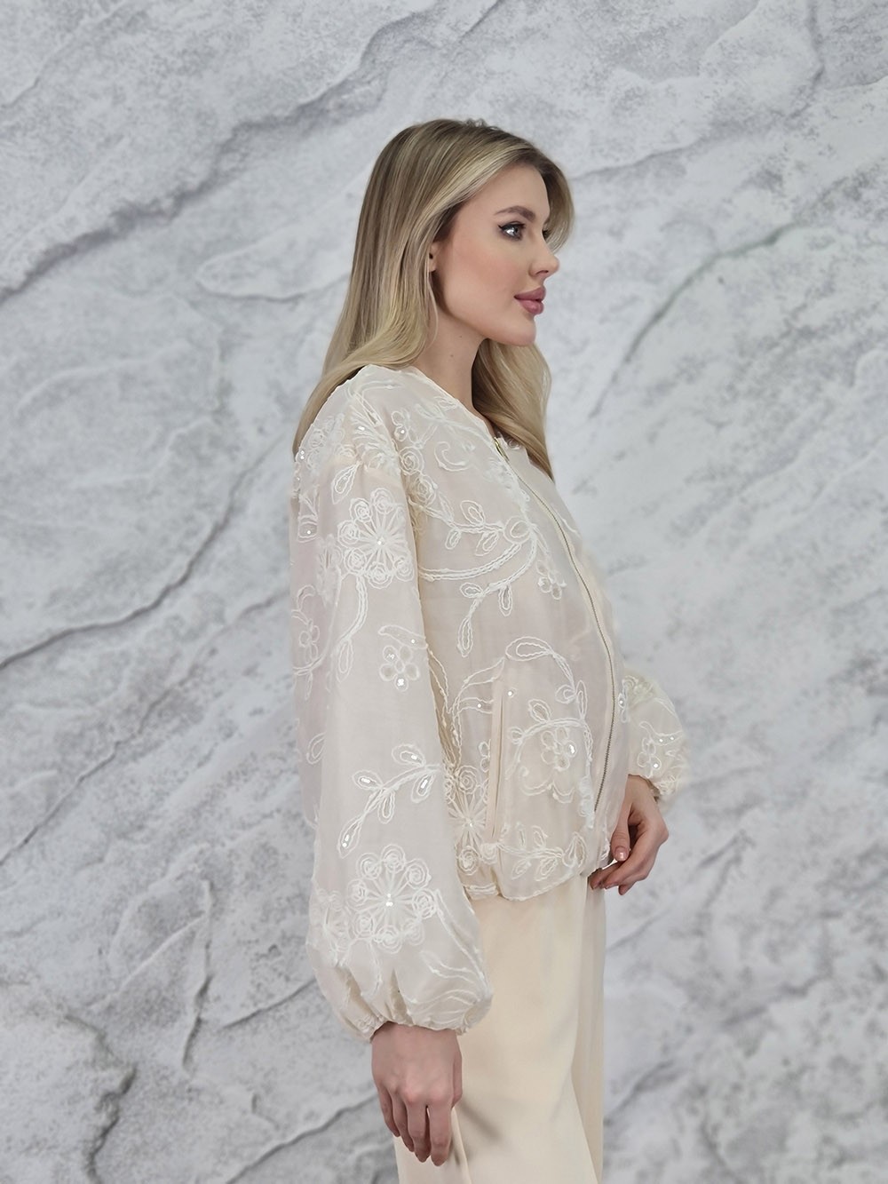 Бомбер MIHO'S с кружевом и пайетками кремовый, фотография №3