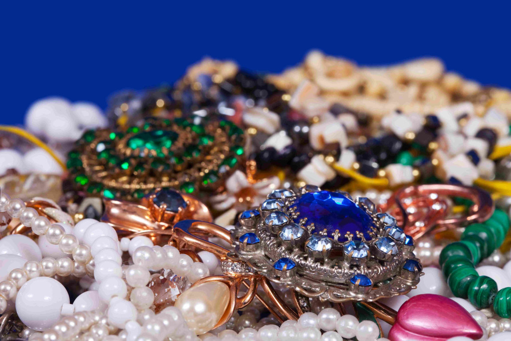 jewellery-background.jpg