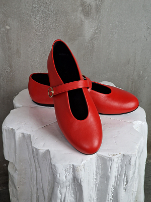 Туфли-балетки L'Estrosa с ремешком красные