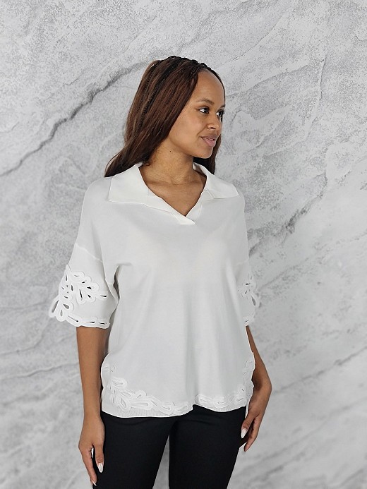 Поло Lara с вышивкой на рукавах и снизу белое