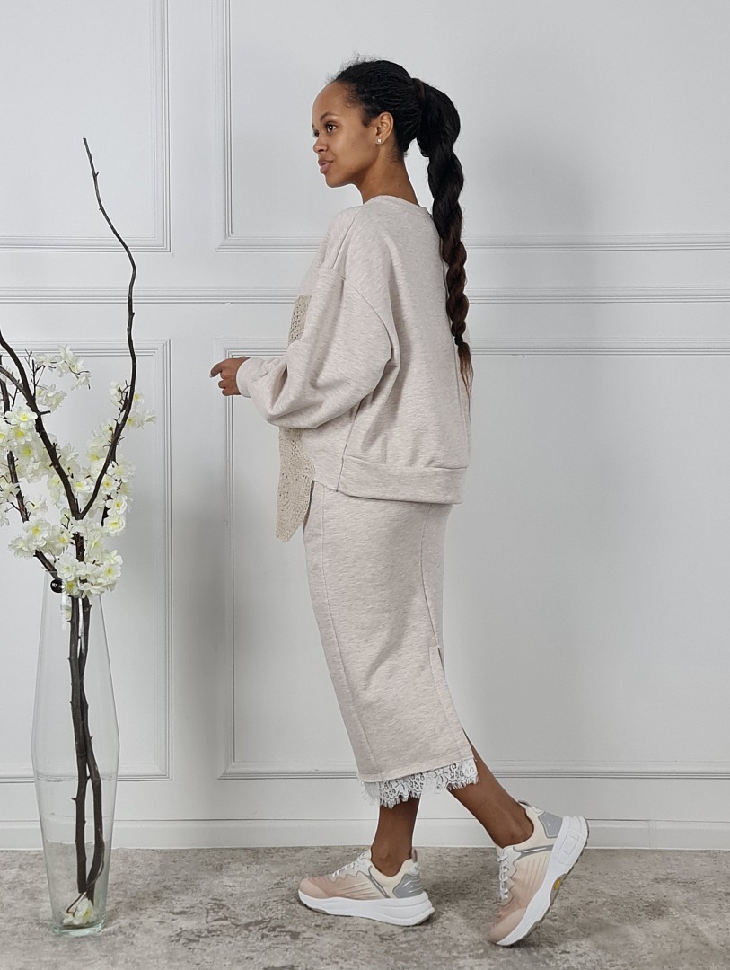 Костюм MIHO'S свитшот юбка на завязках с кружевом бежевый, фотография №2