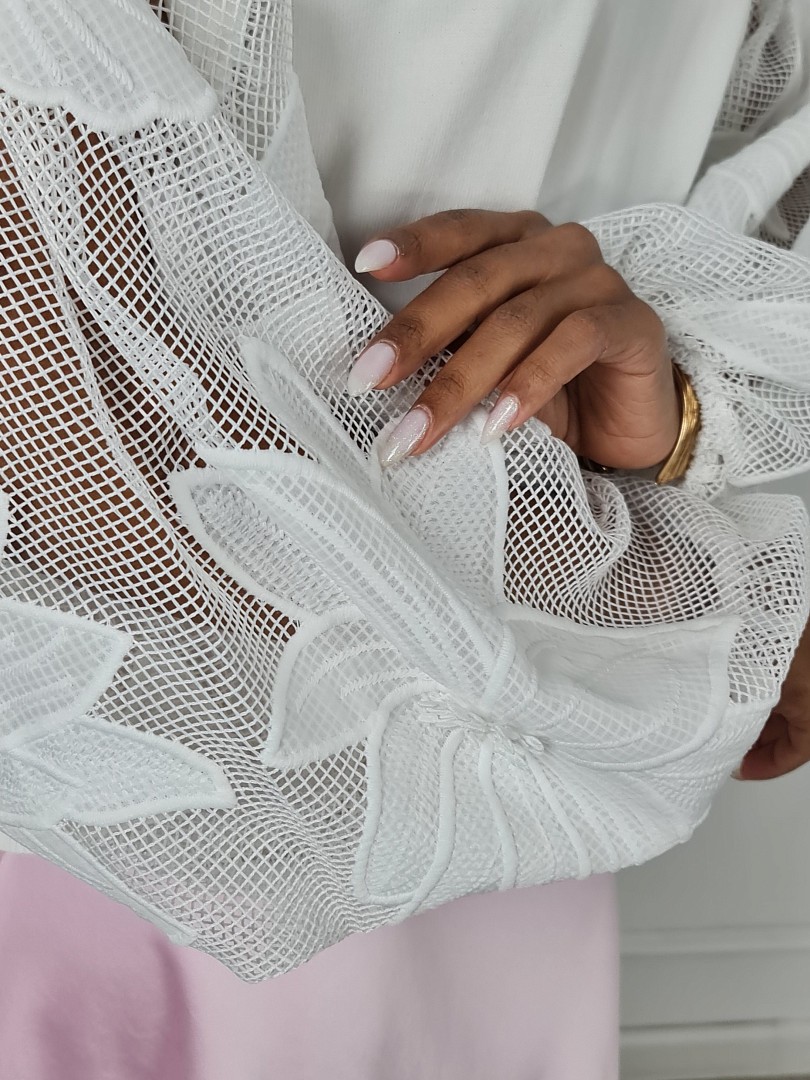 Джемпер BEAUTY WOMEN с вышивкой на рукавах белый , фотография №5