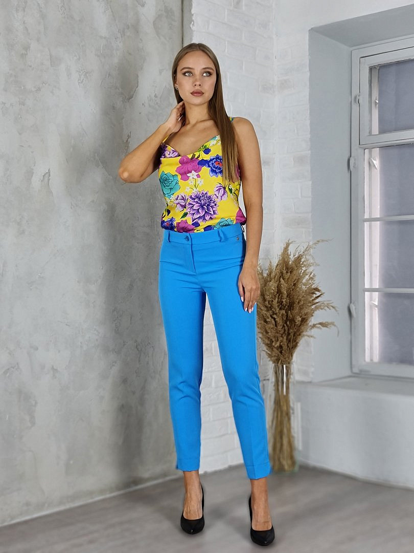 Брюки Maryley классические с небольшим разрезом ярко-голубые, фотография №2
