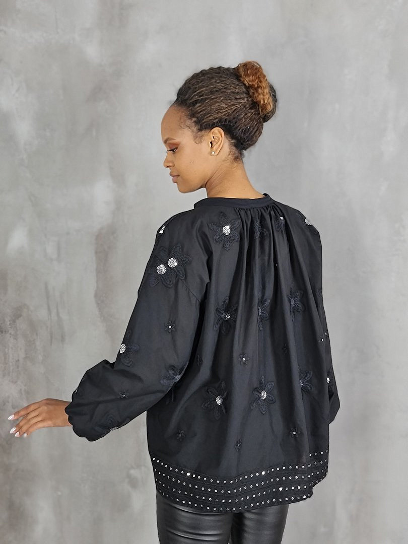 Блузка JOT в вышовкой из пайеток  "Цветочки" чёрная, фотография №3