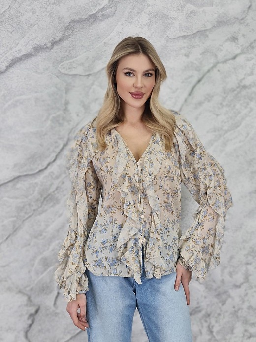 Блузка MIHO'S принт голубые цветочки и рюши кремовая