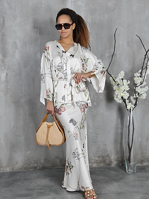Костюм CLOTHÉ атласный кимоно и юбка с цветочным принтом молочный