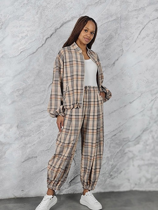 Костюм бомбер брюки в клеточку бежевый