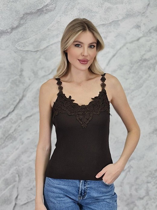 Топ BEAUTY WOMEN с вышивкой на груди шоколад