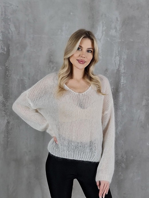 Джемпер V вырез тонкой вязки кид мохер молочный