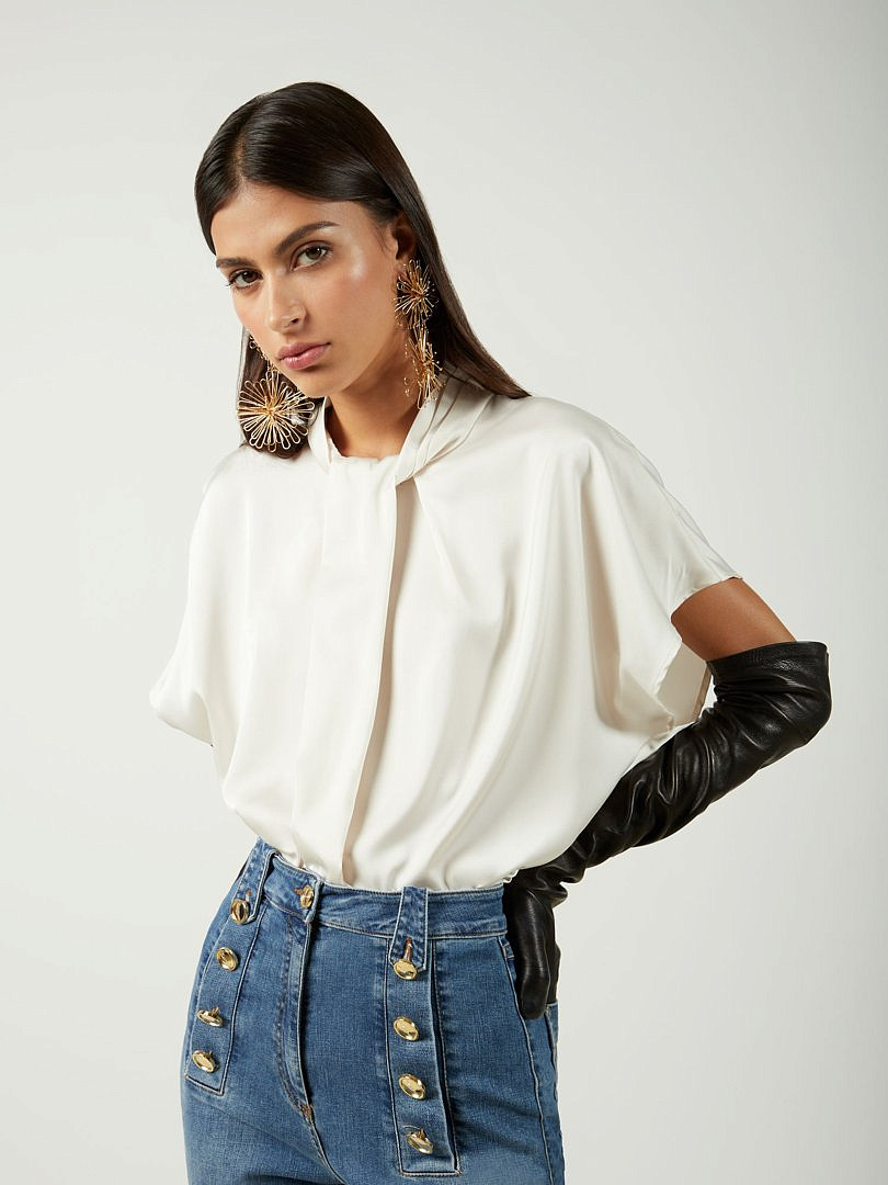 Блузка Imperial атласная с драпировками на груди белая, фотография №1