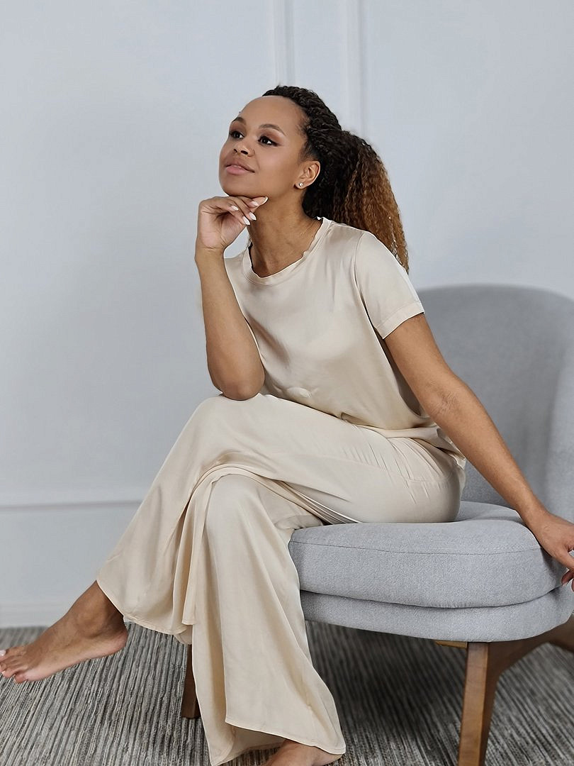 Костюм Vicolo атласный футболка и брюки песочный, фотография №1