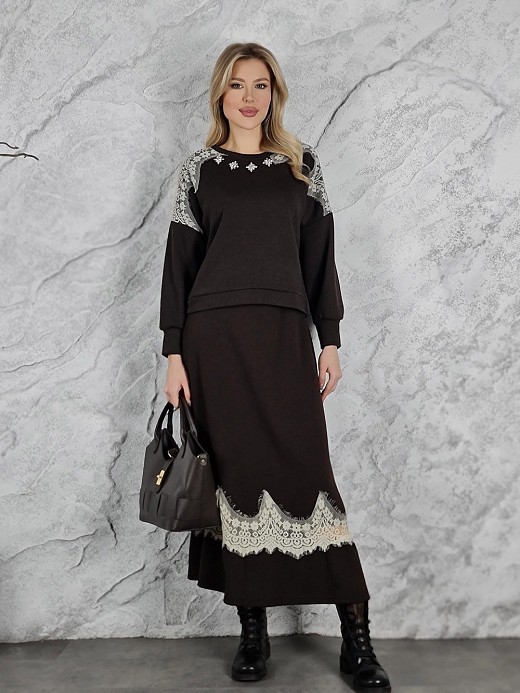 Костюм Mitica&Co. юбка свитшот с молочным кружевом и камнями на вороте шоколад