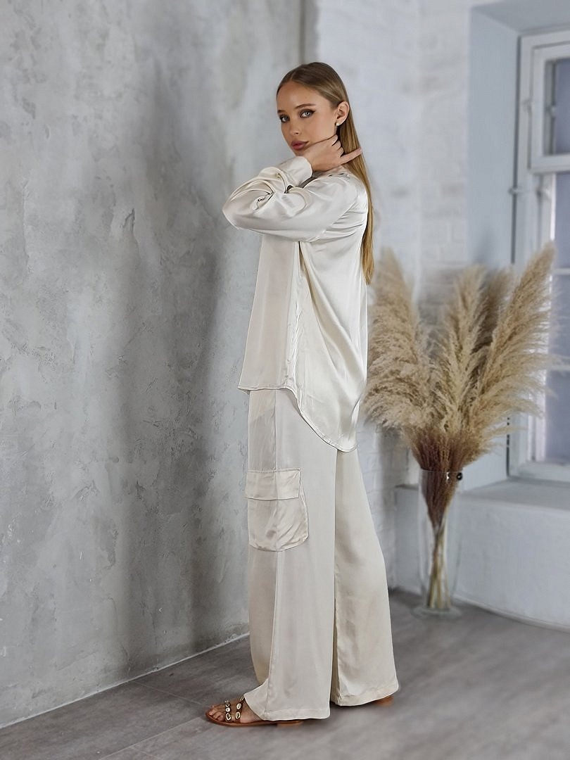 Костюм CLOTHÉ атласный рубашки и брюки с карманами молочный, фотография №3