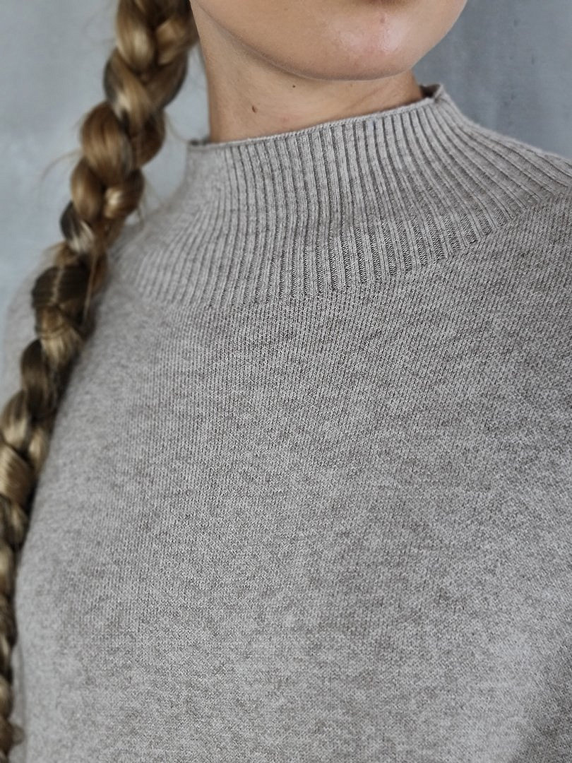 Платье Lara трикотажное с разрезами внизу бежевое, фотография №4