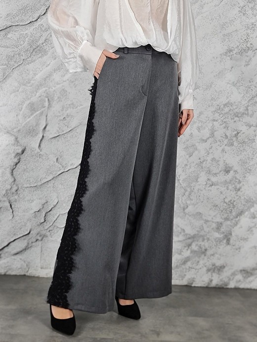 Брюки Mitica&Co. с кружевными лампасами серые