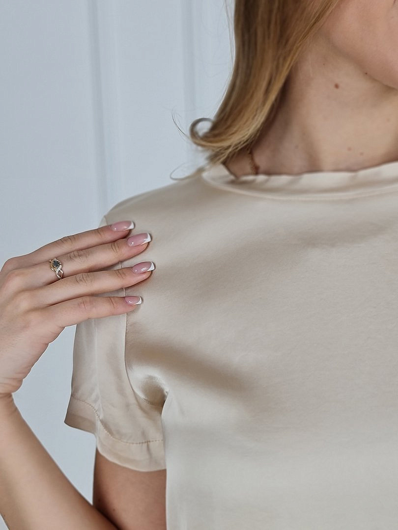 Костюм Vicolo атласный футболка и брюки песочный, фотография №5