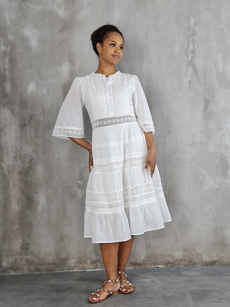 Платье Vicolo миди с ажурными вставками белое, фотография №1