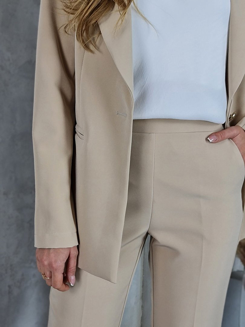 Костюм Maryley пиждак и брюки на резинке светло-бежевый , фотография №4