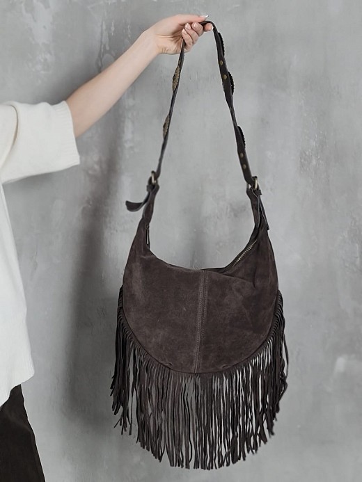 Сумка с бахромой и золотыми деталями шоколад