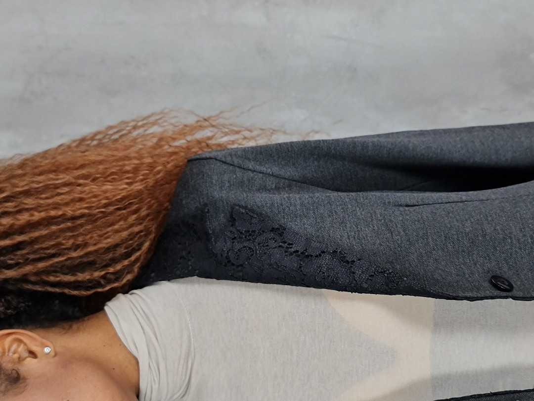 Костюм Naiif с кружевными вставками графитовый, фотография №5