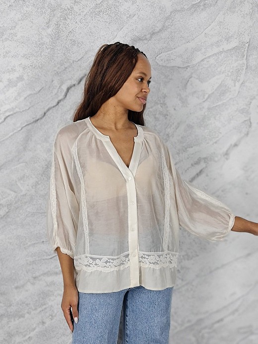 Блузка MIHO'S v вырез кружевные полоски кремовая